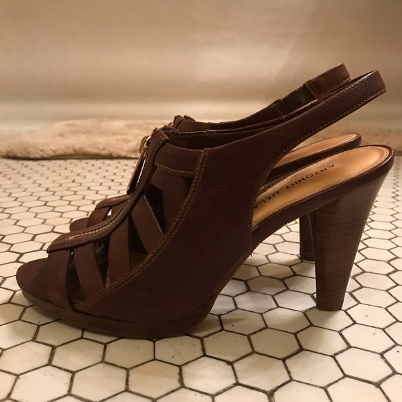 ✨ NEW! NEVER WORN Antonio Melani Sandals ✨ - Picture 3 of 5